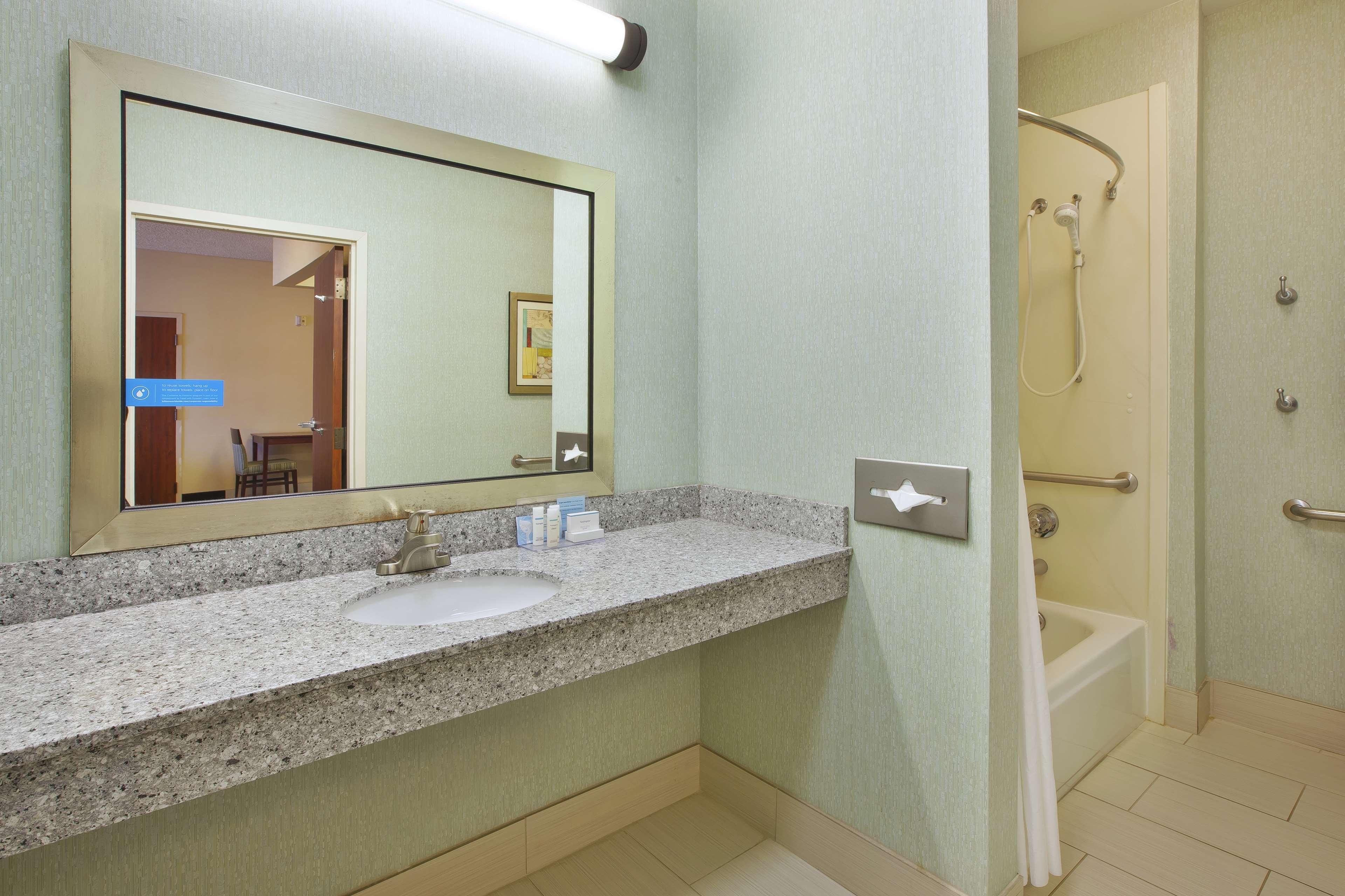 Larkspur Landing Hotel South Bend