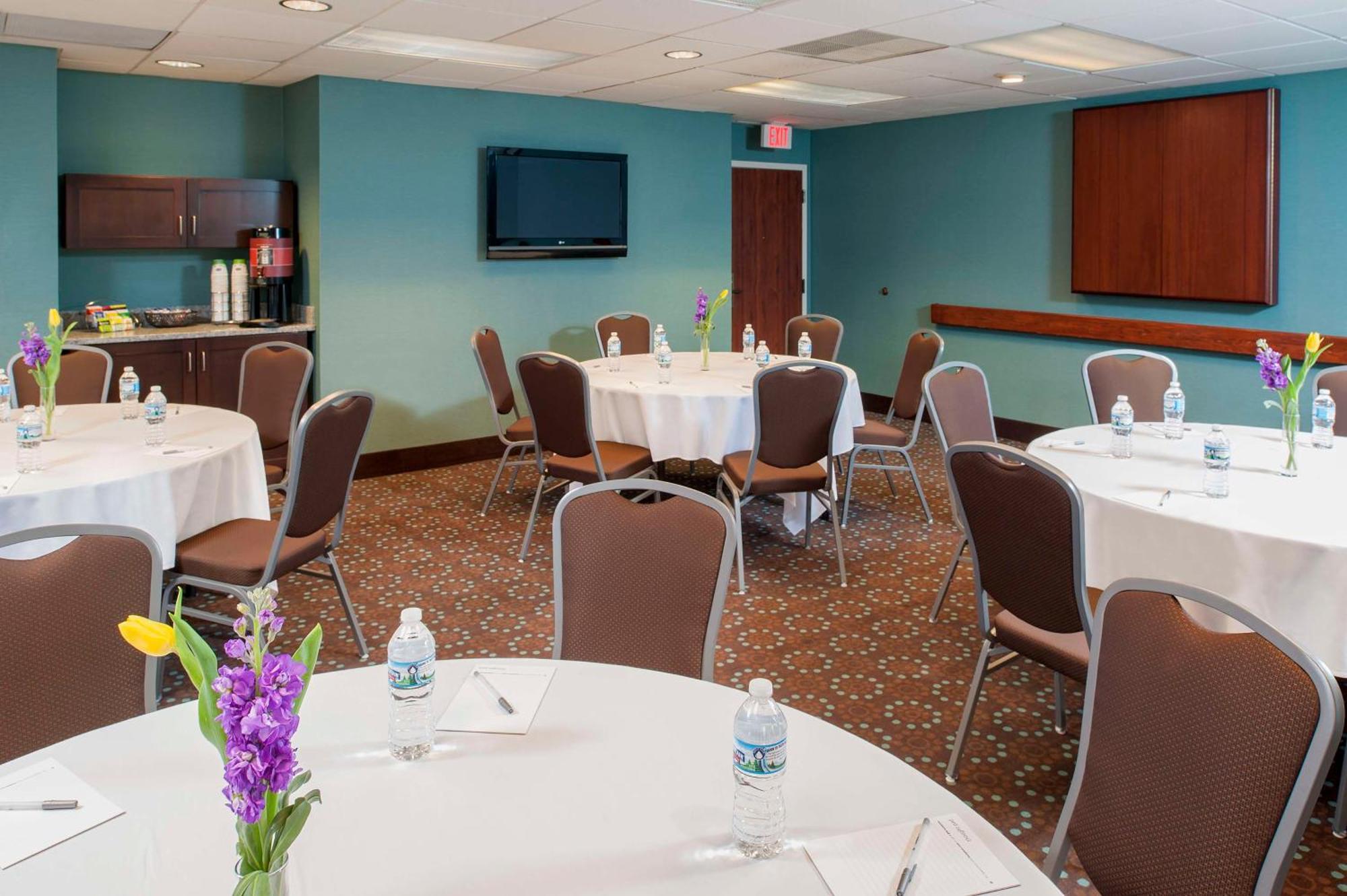 Larkspur Landing Hotel