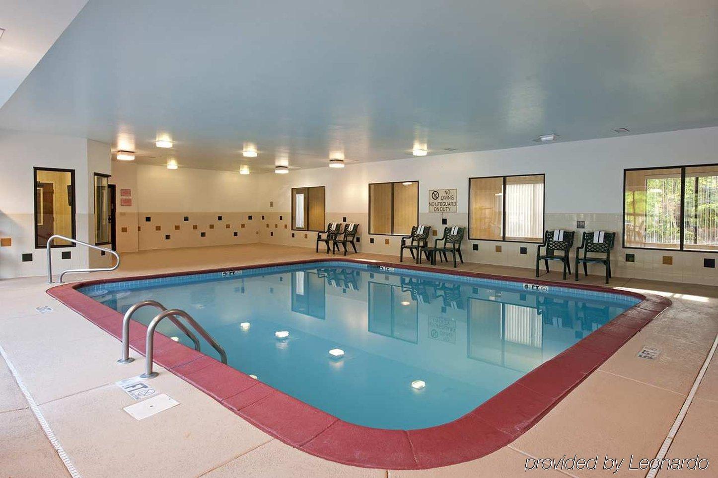 Larkspur Landing 3* South Bend