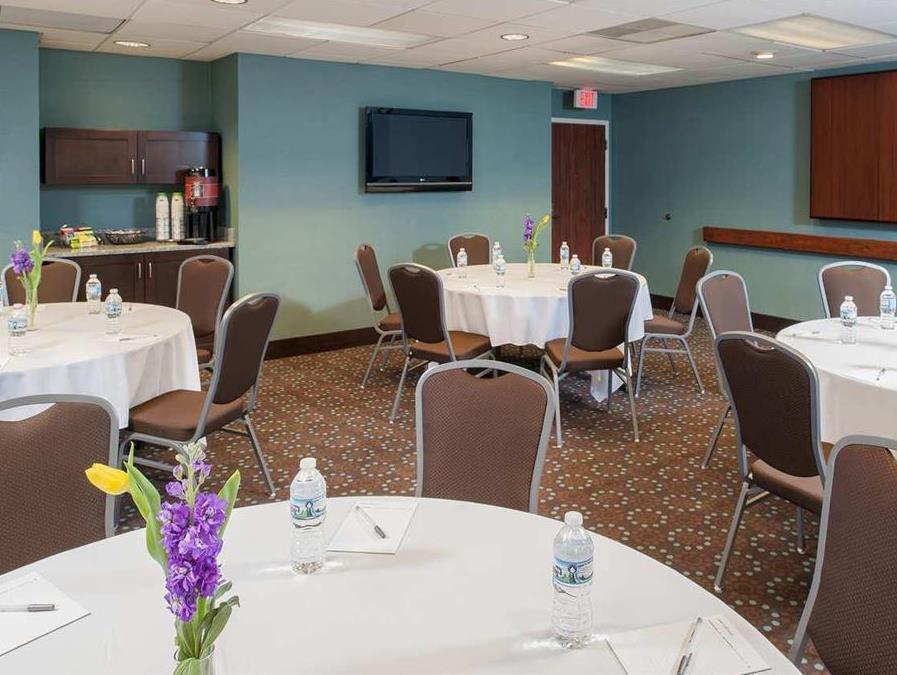 Larkspur Landing Hotel