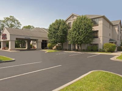 Larkspur Landing 3* South Bend